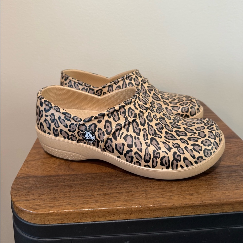 Crocs Neria Pro 2 Literide Leopard Slip On Work Clog Shoes Women’s 6